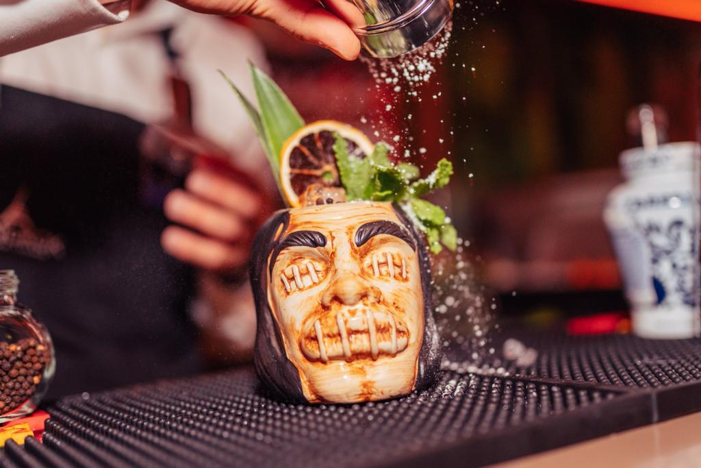 COCTELERÍA TIKI